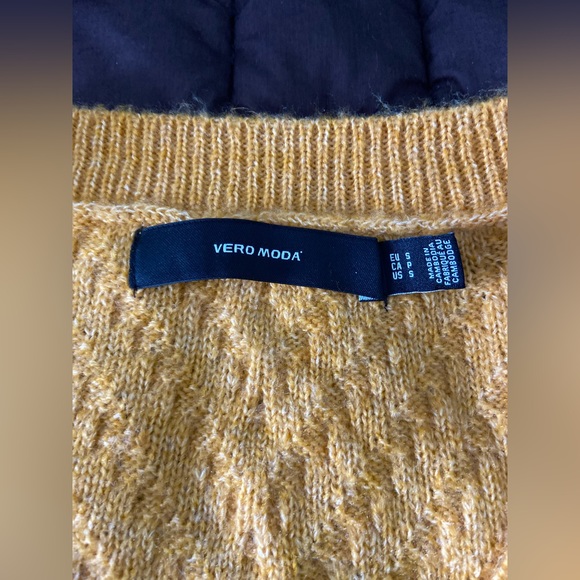Yellow v-neck stitched sweater - Picture 2 of 5